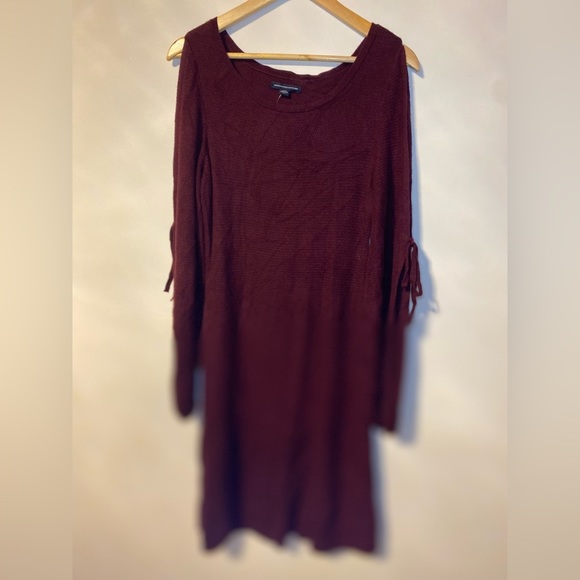 Elegant Burgundy Women's Dress - Picture 2 of 4
